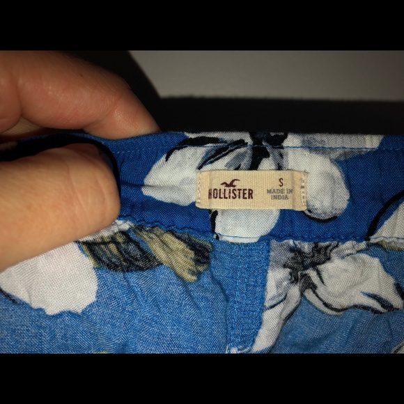 Junior’s Hollister Shorts - Picture 2 of 2